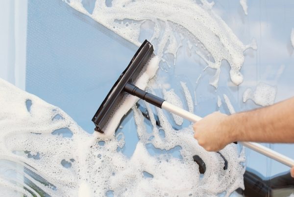 6 Best Ways for Washing Windows in the Winter
